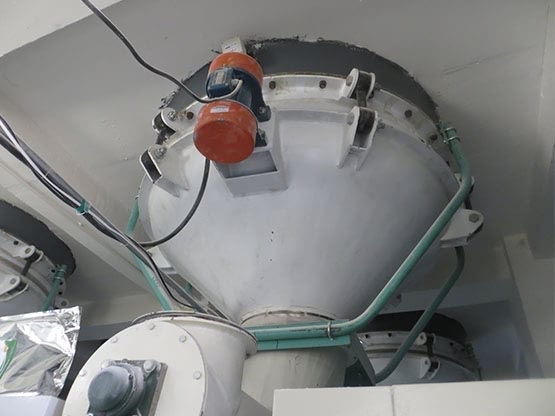 Vibrating discharger